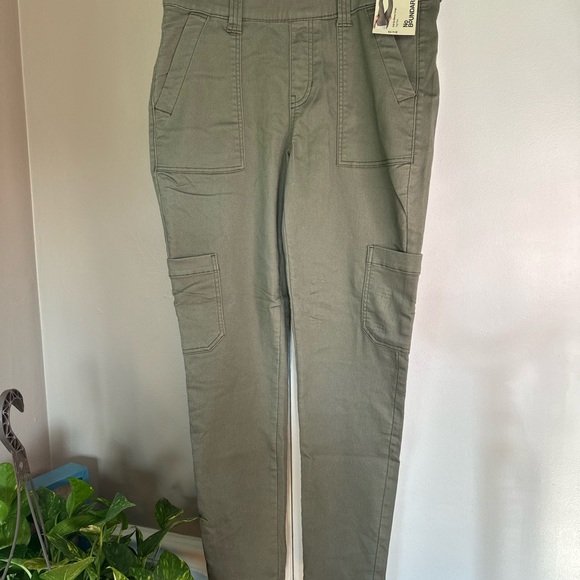 No Boundaries Women's Olive Straight Leg Pants - Picture 1 of 6